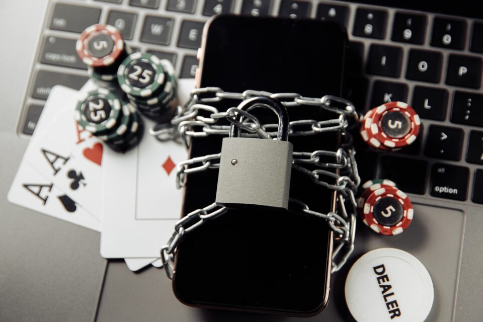 How to Ensure Online Casinos Are Safe for Players